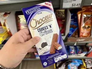 Buy Alice Cookies and Cream Chocolate Bar